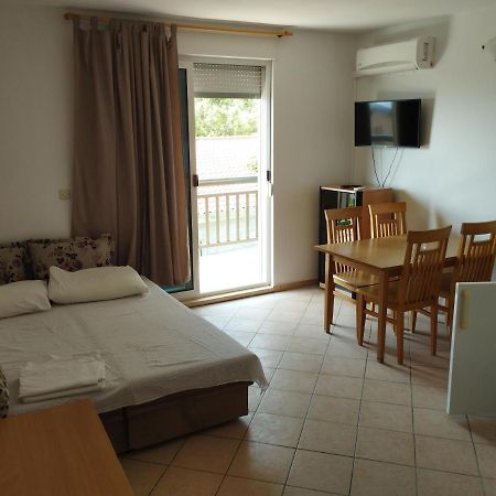פודאצה Apartments Jelena מראה חיצוני תמונה
