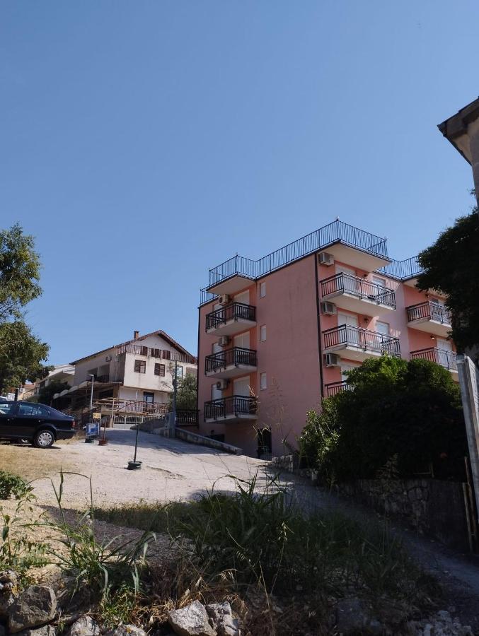 פודאצה Apartments Jelena מראה חיצוני תמונה