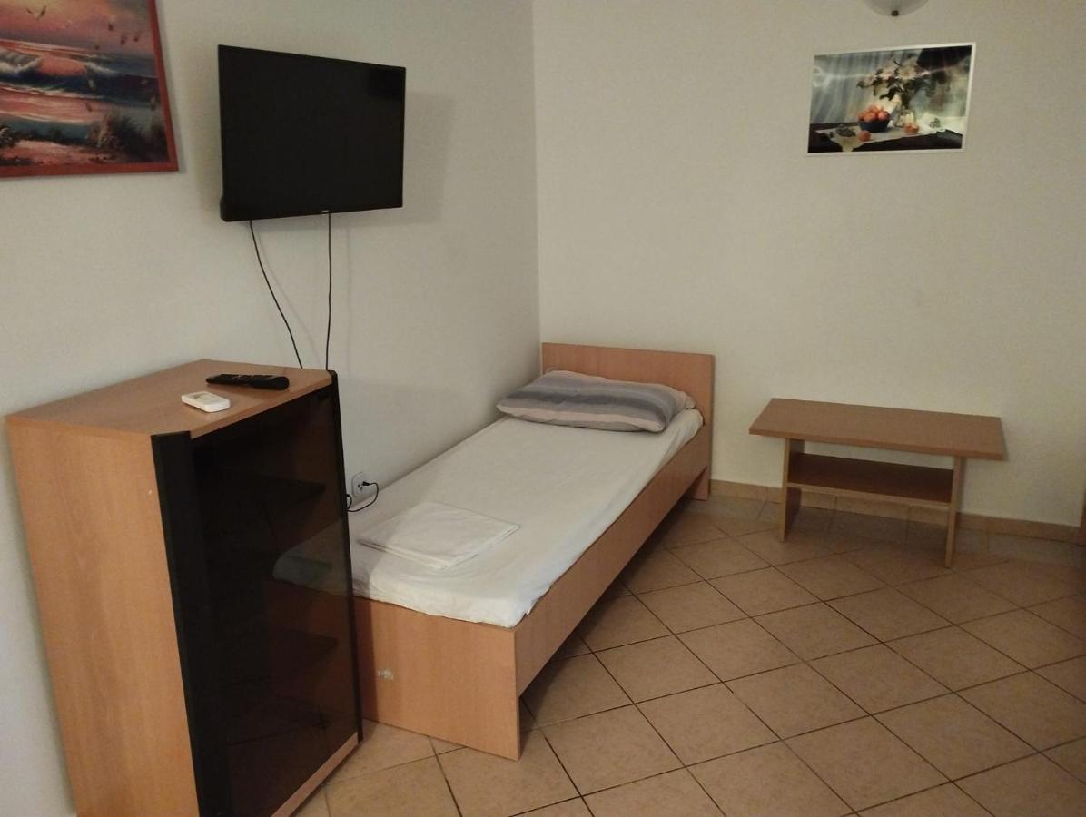 פודאצה Apartments Jelena מראה חיצוני תמונה