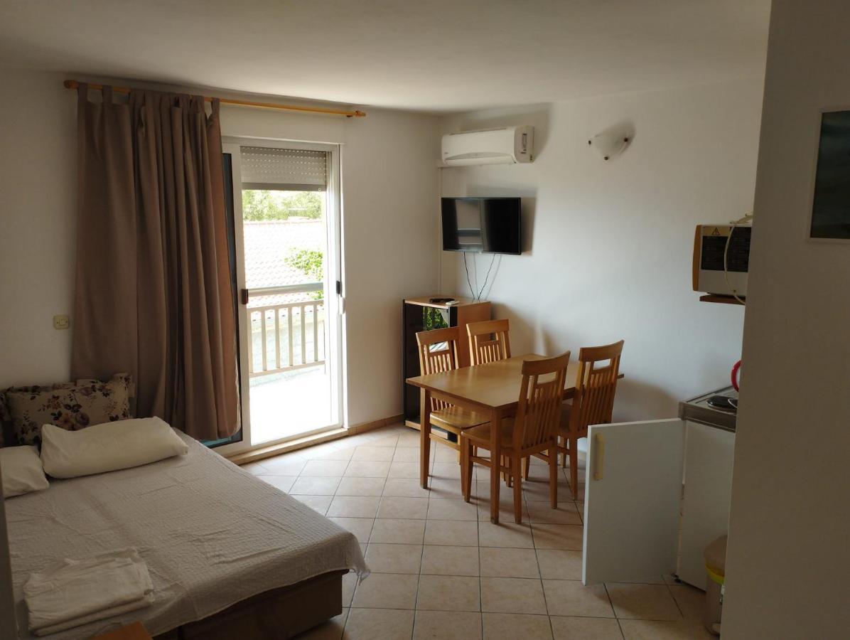 פודאצה Apartments Jelena מראה חיצוני תמונה