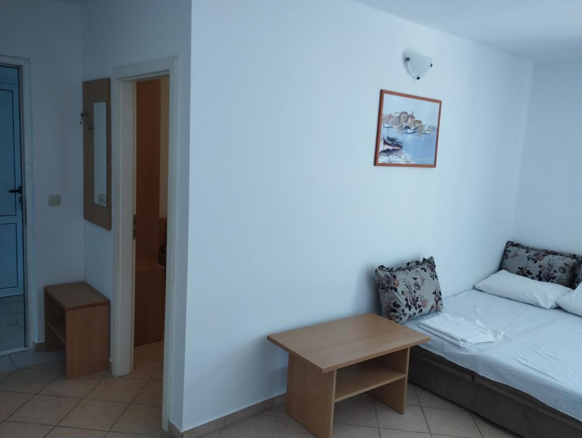 פודאצה Apartments Jelena מראה חיצוני תמונה