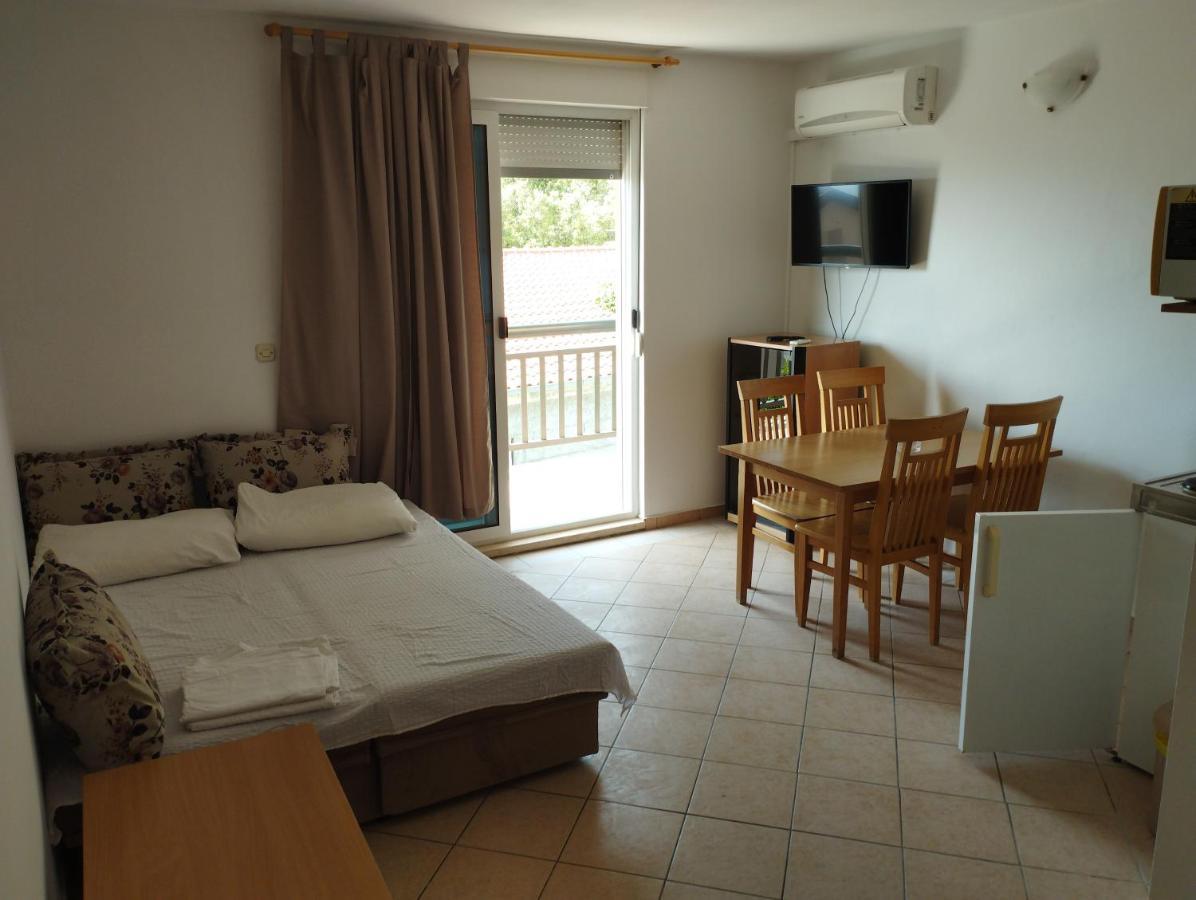 פודאצה Apartments Jelena מראה חיצוני תמונה
