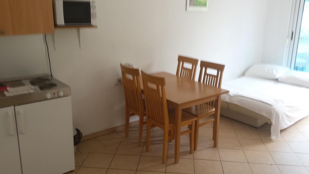 פודאצה Apartments Jelena מראה חיצוני תמונה
