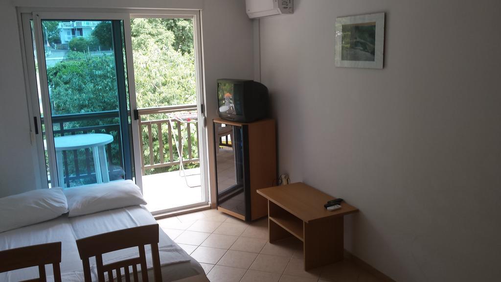 פודאצה Apartments Jelena מראה חיצוני תמונה