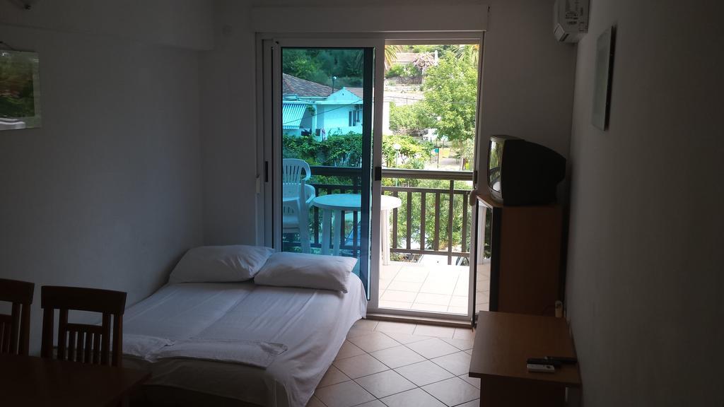 פודאצה Apartments Jelena מראה חיצוני תמונה